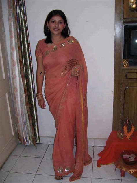 aunty saree nude|Saree Porn (9,547) @ Porzo.com